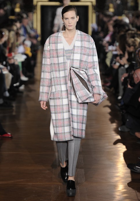 STELLA 2winter13_carousel_zoom_1400x2000px_25