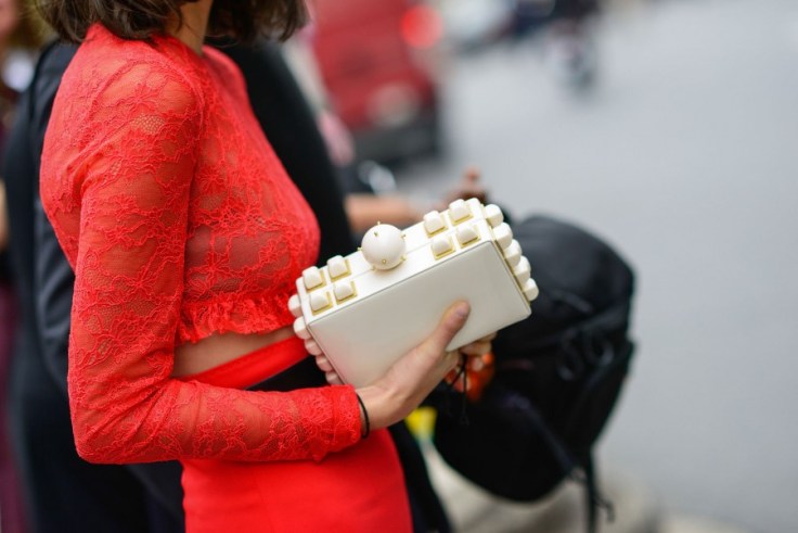 CLTUCH LEANDRA Carola de Armas