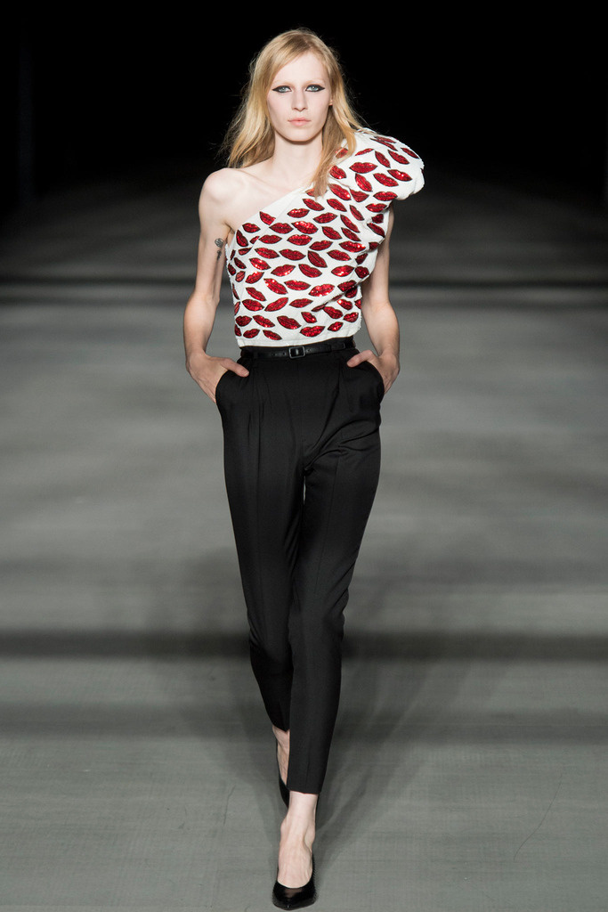 yves_saint_laurent_pasarela_647096790_683x