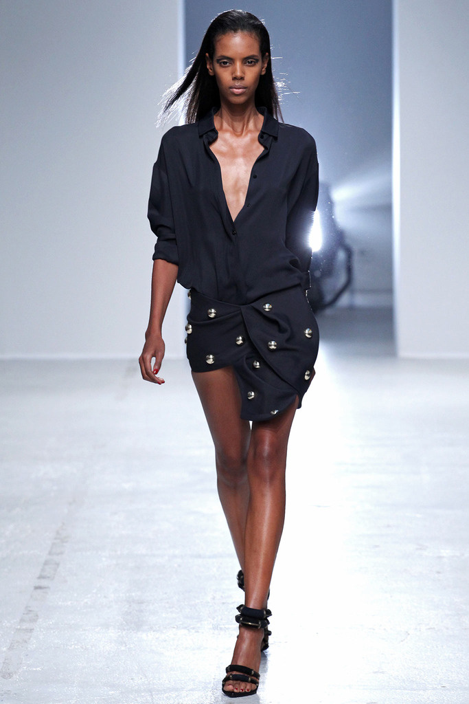 anthony_vaccarello_pasarela_875554218_683x